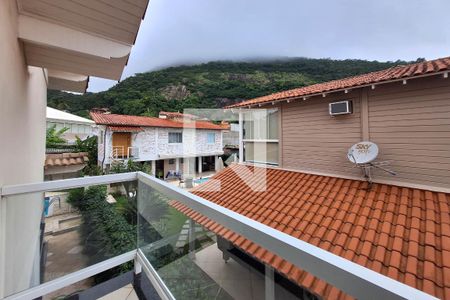 Casa de condomínio à venda com 400m², 4 quartos e 4 vagas Casa de condomínio à venda com 400m², 4 quartos e 4 vagasVaranda da suite 1