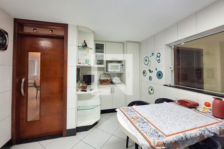 Casa de condomínio à venda com 400m², 4 quartos e 4 vagas Casa de condomínio à venda com 400m², 4 quartos e 4 vagasCozinha