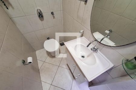 Casa de condomínio à venda com 400m², 4 quartos e 4 vagas Casa de condomínio à venda com 400m², 4 quartos e 4 vagasBanheiro Externo