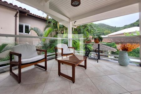 Casa de condomínio à venda com 400m², 4 quartos e 4 vagas Casa de condomínio à venda com 400m², 4 quartos e 4 vagasVaranda da suite 2