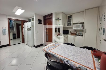 Casa de condomínio à venda com 400m², 4 quartos e 4 vagas Casa de condomínio à venda com 400m², 4 quartos e 4 vagasCozinha