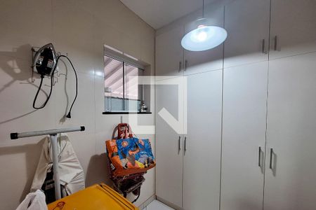 Casa de condomínio à venda com 400m², 4 quartos e 4 vagas Casa de condomínio à venda com 400m², 4 quartos e 4 vagasQuarto de Serviço