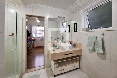 Casa de condomínio à venda com 400m², 4 quartos e 4 vagas Casa de condomínio à venda com 400m², 4 quartos e 4 vagasBanheiro da Suíte 2