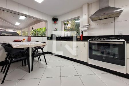 Casa de condomínio à venda com 400m², 4 quartos e 4 vagas Casa de condomínio à venda com 400m², 4 quartos e 4 vagasCozinha