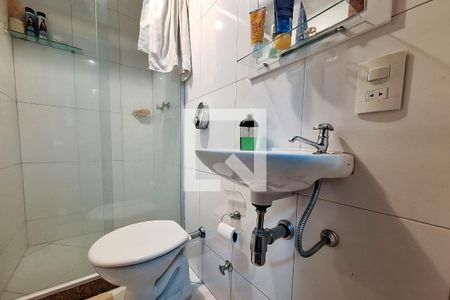 Casa de condomínio à venda com 400m², 4 quartos e 4 vagas Casa de condomínio à venda com 400m², 4 quartos e 4 vagasBanheiro de serviço