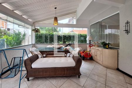 Casa de condomínio à venda com 400m², 4 quartos e 4 vagas Casa de condomínio à venda com 400m², 4 quartos e 4 vagasVaranda da Sala