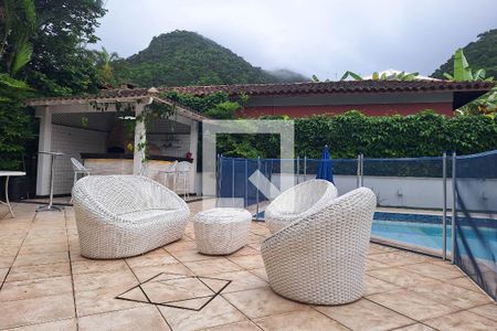 Casa de condomínio à venda com 400m², 4 quartos e 4 vagas Casa de condomínio à venda com 400m², 4 quartos e 4 vagasPiscina