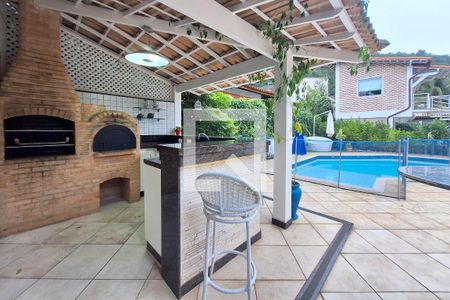 Casa de condomínio à venda com 400m², 4 quartos e 4 vagas Casa de condomínio à venda com 400m², 4 quartos e 4 vagasChurrasqueira