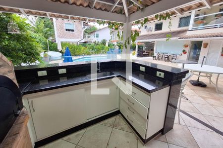 Casa de condomínio à venda com 400m², 4 quartos e 4 vagas Casa de condomínio à venda com 400m², 4 quartos e 4 vagasChurrasqueira