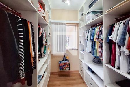 Casa de condomínio à venda com 400m², 4 quartos e 4 vagas Casa de condomínio à venda com 400m², 4 quartos e 4 vagasCloset da suíte 1