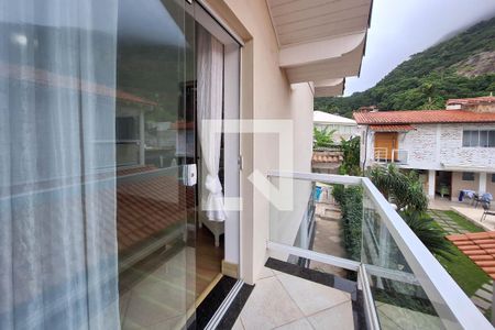 Casa de condomínio à venda com 400m², 4 quartos e 4 vagas Casa de condomínio à venda com 400m², 4 quartos e 4 vagasVaranda da suite 1