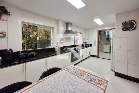 Casa de condomínio à venda com 400m², 4 quartos e 4 vagas Casa de condomínio à venda com 400m², 4 quartos e 4 vagasCozinha