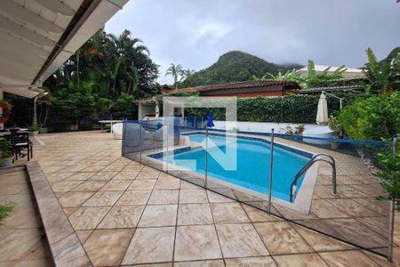 Casa de condomínio à venda com 400m², 4 quartos e 4 vagas Casa de condomínio à venda com 400m², 4 quartos e 4 vagasPiscina