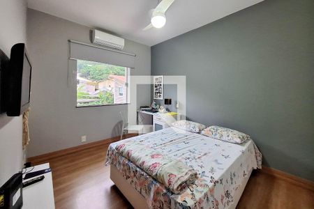 Casa de condomínio à venda com 400m², 4 quartos e 4 vagas Casa de condomínio à venda com 400m², 4 quartos e 4 vagasQuarto 1