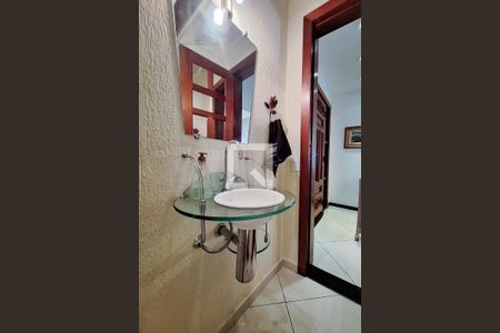 Casa de condomínio à venda com 400m², 4 quartos e 4 vagas Casa de condomínio à venda com 400m², 4 quartos e 4 vagasLavabo