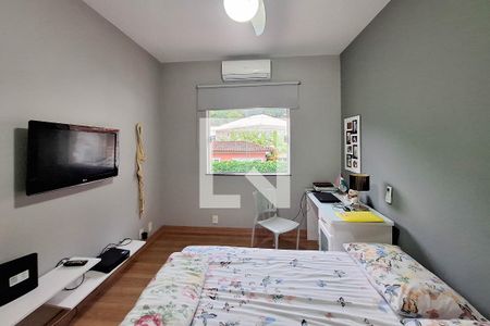 Casa de condomínio à venda com 400m², 4 quartos e 4 vagas Casa de condomínio à venda com 400m², 4 quartos e 4 vagasQuarto 1