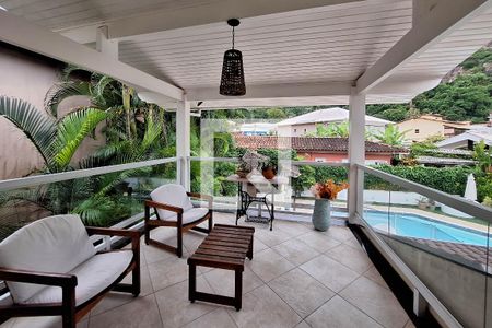 Casa de condomínio à venda com 400m², 4 quartos e 4 vagas Casa de condomínio à venda com 400m², 4 quartos e 4 vagasVaranda da suite 2