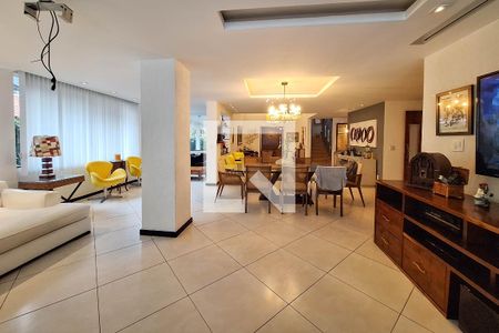 Sala  de casa de condomínio à venda com 4 quartos, 400m² em Itacoatiara, Niterói