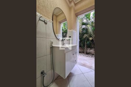 Casa de condomínio à venda com 400m², 4 quartos e 4 vagas Casa de condomínio à venda com 400m², 4 quartos e 4 vagasBanheiro Externo