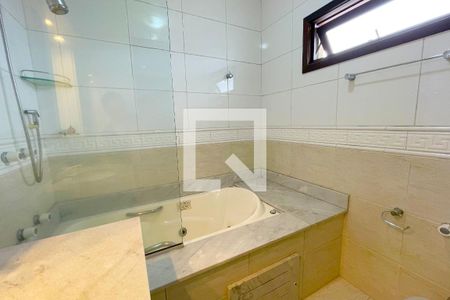 Casa à venda com 180m², 3 quartos e 2 vagasBanheiro da Suíte