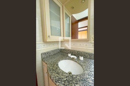 Casa à venda com 180m², 3 quartos e 2 vagasBanheiro