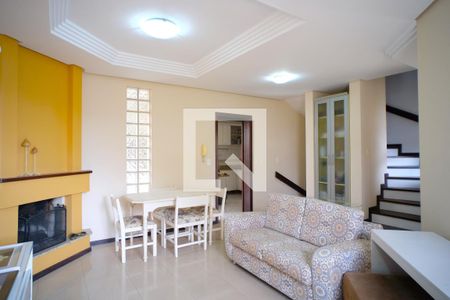 Sala de casa à venda com 3 quartos, 180m² em Vila Ipiranga, Porto Alegre