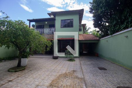 Casa de condomínio à venda com 180m², 4 quartos e 2 vagasQuintal