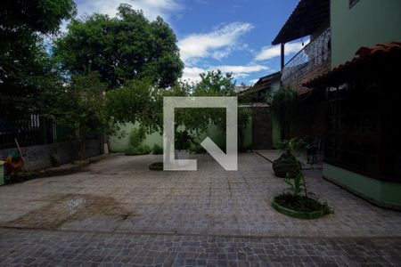 Casa de condomínio à venda com 180m², 4 quartos e 2 vagasQuintal