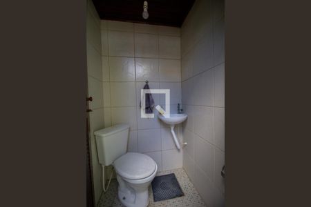 Casa de condomínio à venda com 180m², 4 quartos e 2 vagasBanheiro de Serviço