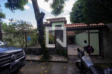 Casa de condomínio à venda com 180m², 4 quartos e 2 vagasFachada da Casa
