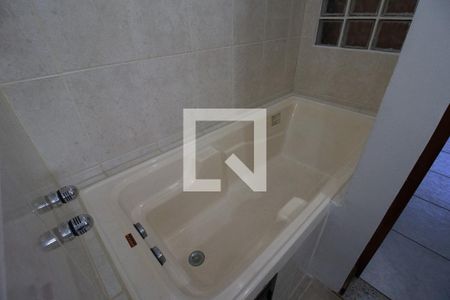 Casa de condomínio à venda com 180m², 4 quartos e 2 vagasBanheiro da Suíte 3