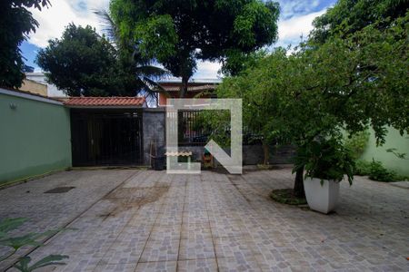 Casa de condomínio à venda com 180m², 4 quartos e 2 vagasQuintal