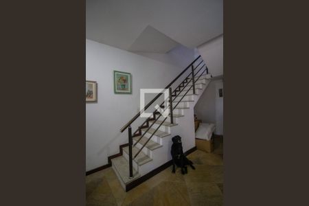 Sala de casa de condomínio para alugar com 4 quartos, 180m² em Vargem Pequena, Rio de Janeiro