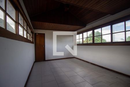Casa de condomínio à venda com 180m², 4 quartos e 2 vagasSotão