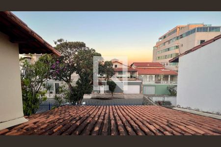 Vista da Rua de casa à venda com 4 quartos, 276m² em Dona Clara, Belo Horizonte
