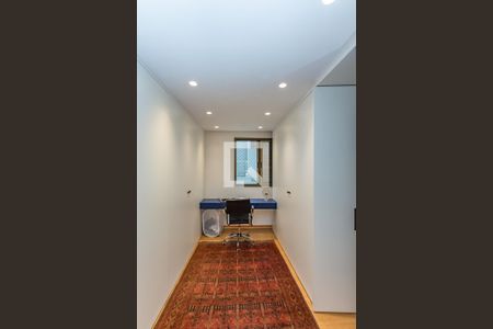 Apartamento à venda com 154m², 4 quartos e 4 vagasCloset da suíte 1