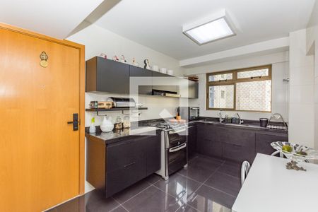 Apartamento à venda com 154m², 4 quartos e 4 vagasCozinha