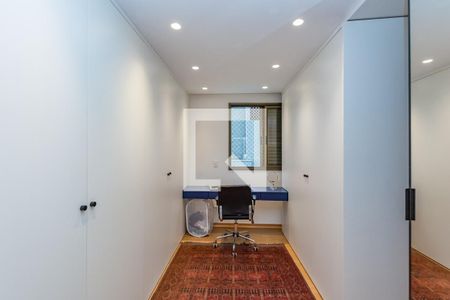 Apartamento à venda com 154m², 4 quartos e 4 vagasCloset da suíte 1