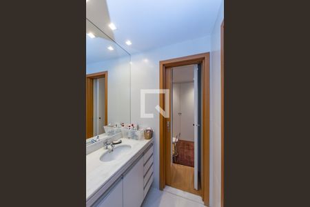 Apartamento à venda com 154m², 4 quartos e 4 vagasBanheiro da Suíte 3