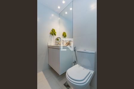 Apartamento à venda com 154m², 4 quartos e 4 vagasBanheiro da Suíte 2