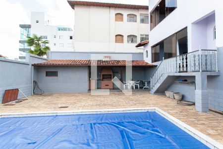 Casa à venda com 500m², 5 quartos e 4 vagas Casa à venda com 500m², 5 quartos e 4 vagasPiscina