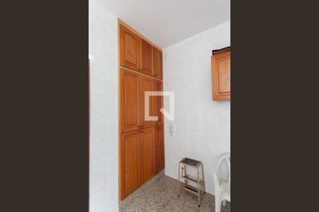 Casa à venda com 500m², 5 quartos e 4 vagas Casa à venda com 500m², 5 quartos e 4 vagasÁrea de Serviço