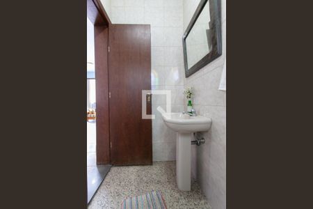 Casa à venda com 500m², 5 quartos e 4 vagas Casa à venda com 500m², 5 quartos e 4 vagasLavabo 2