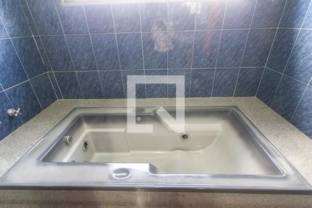 Casa à venda com 500m², 5 quartos e 4 vagas Casa à venda com 500m², 5 quartos e 4 vagasBanheiro da Suíte 1