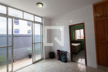 Casa à venda com 500m², 5 quartos e 4 vagas Casa à venda com 500m², 5 quartos e 4 vagasÁrea de Serviço