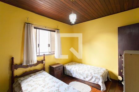 Casa à venda com 500m², 5 quartos e 4 vagas Casa à venda com 500m², 5 quartos e 4 vagasQuarto 2