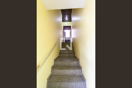 Casa à venda com 500m², 5 quartos e 4 vagas Casa à venda com 500m², 5 quartos e 4 vagasEscada