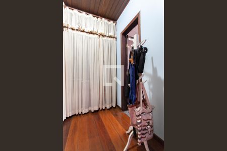 Casa à venda com 500m², 5 quartos e 4 vagas Casa à venda com 500m², 5 quartos e 4 vagasCloset da suíte 1