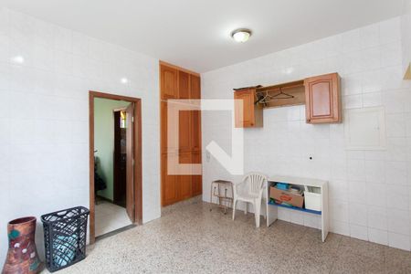 Casa à venda com 500m², 5 quartos e 4 vagas Casa à venda com 500m², 5 quartos e 4 vagasÁrea de Serviço