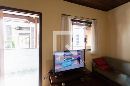 Casa à venda com 500m², 5 quartos e 4 vagas Casa à venda com 500m², 5 quartos e 4 vagasSala de TV